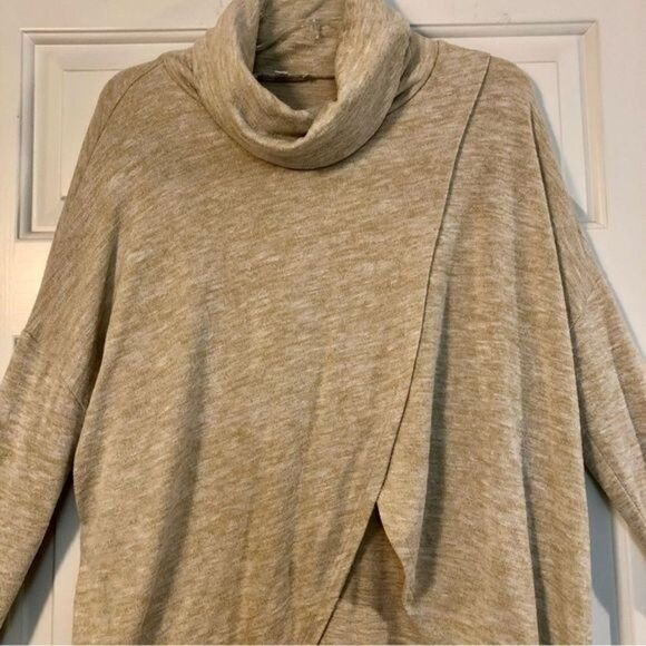 Wonderland by Orange Wrap Crowl Neck Sweater Size Small - Picture 3 of 11